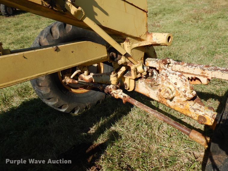 image for item DM5194 Caterpillar 12  rigid frame motor grader