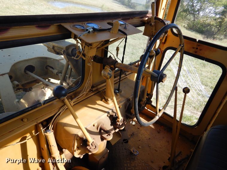 image for item DM5194 Caterpillar 12  rigid frame motor grader