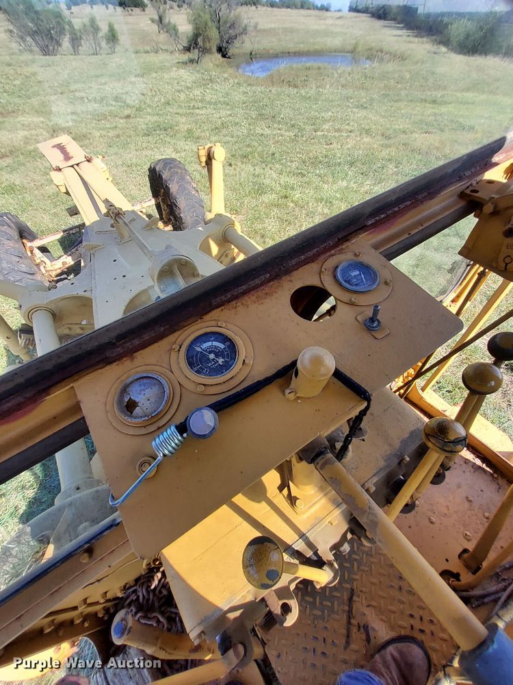 image for item DM5194 Caterpillar 12  rigid frame motor grader