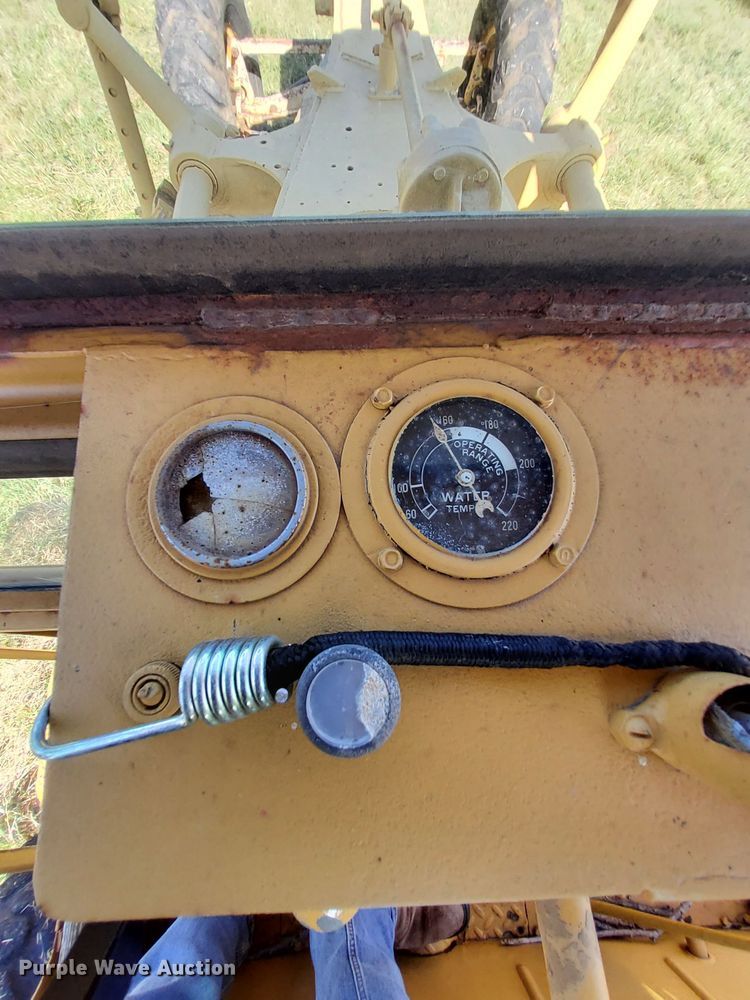 image for item DM5194 Caterpillar 12  rigid frame motor grader