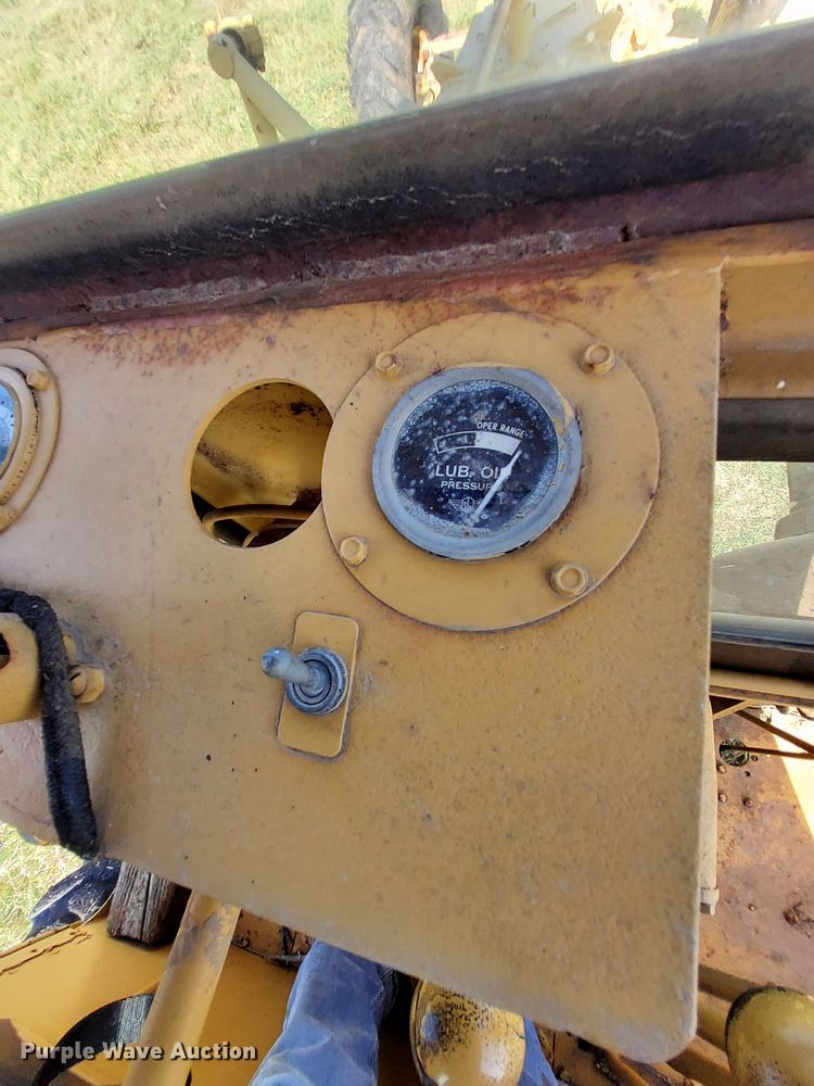 image for item DM5194 Caterpillar 12  rigid frame motor grader