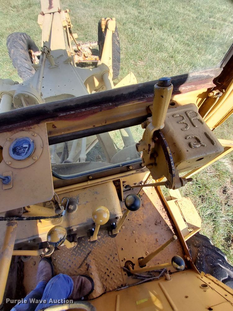 image for item DM5194 Caterpillar 12  rigid frame motor grader