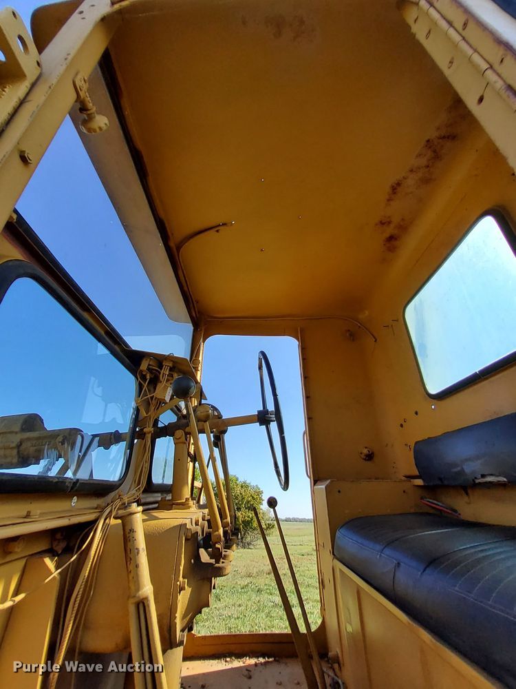 image for item DM5194 Caterpillar 12  rigid frame motor grader