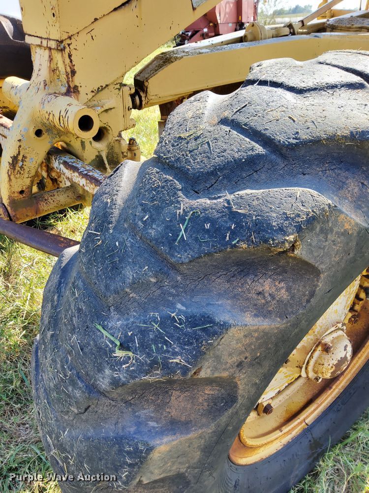 image for item DM5194 Caterpillar 12  rigid frame motor grader