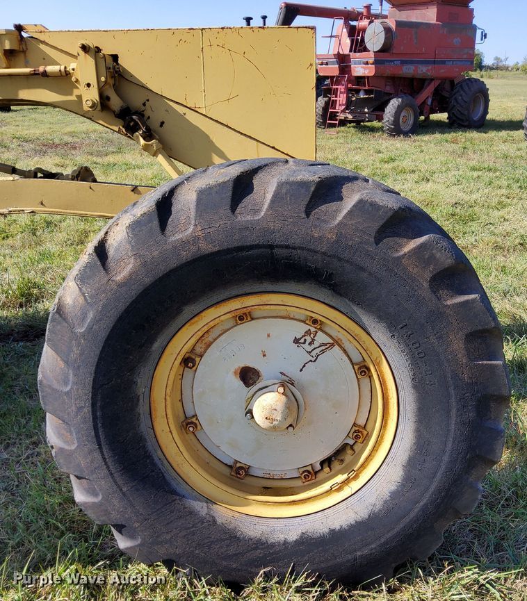 image for item DM5194 Caterpillar 12  rigid frame motor grader