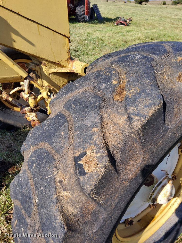 image for item DM5194 Caterpillar 12  rigid frame motor grader