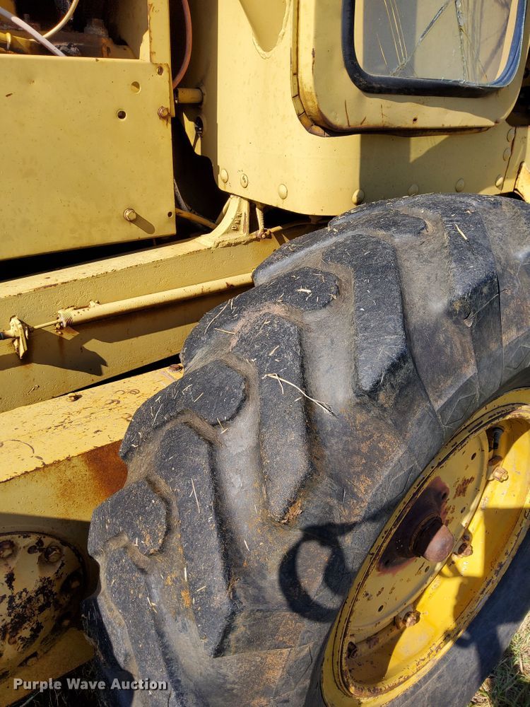 image for item DM5194 Caterpillar 12  rigid frame motor grader