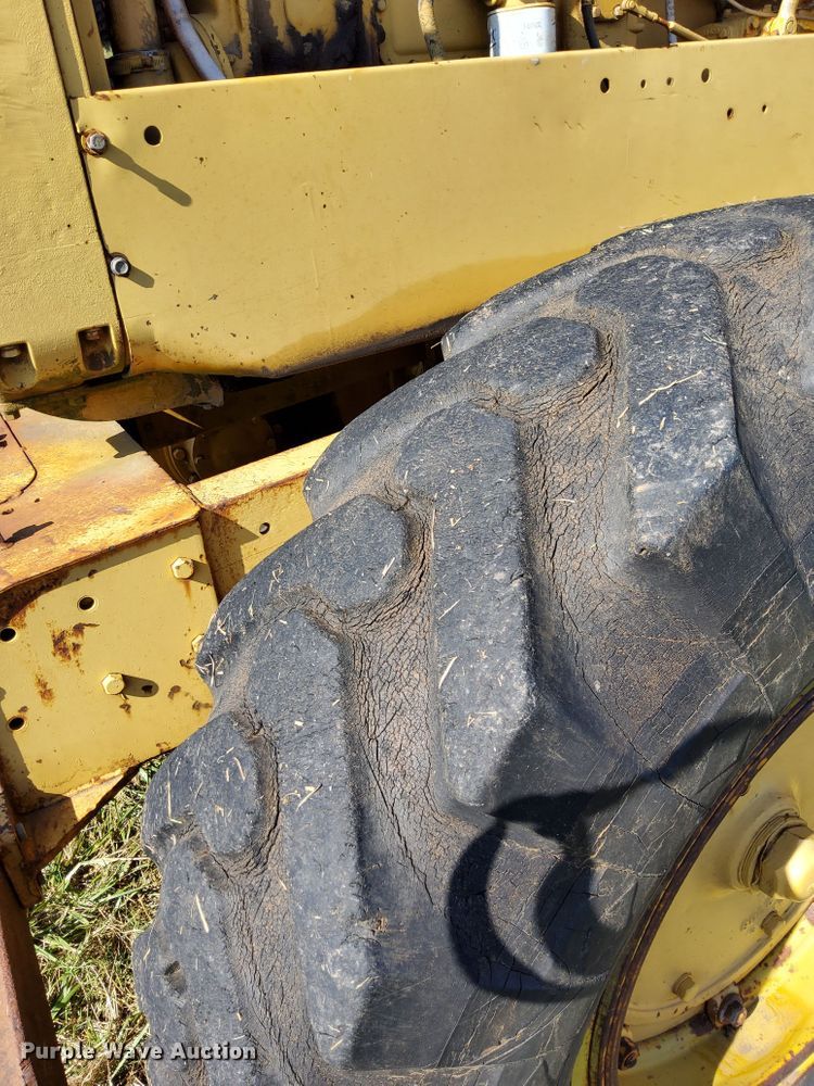 image for item DM5194 Caterpillar 12  rigid frame motor grader