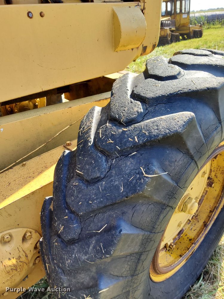 image for item DM5194 Caterpillar 12  rigid frame motor grader