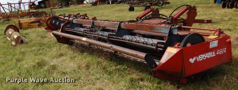 image for item DM5195 Versatile 4814  windrower head