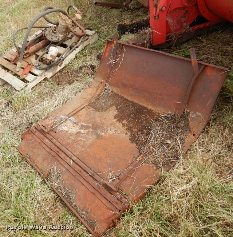 image for item DM5195 Versatile 4814  windrower head