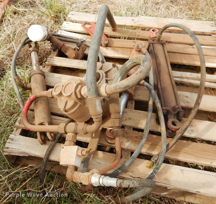 image for item DM5195 Versatile 4814  windrower head