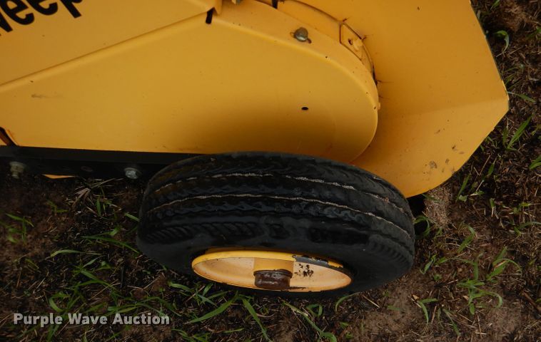 image for item DN5245 2012 New Holland BR7090 Specialty Crop  round baler