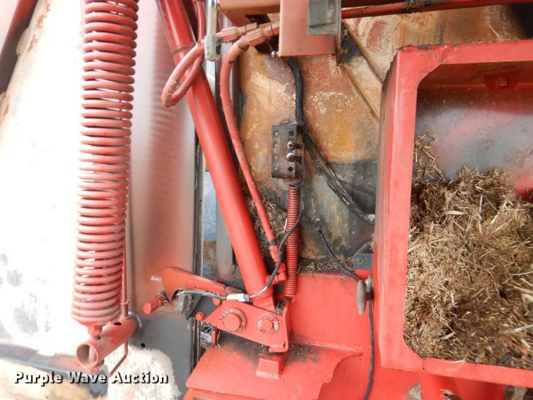 image for item DN5245 2012 New Holland BR7090 Specialty Crop  round baler