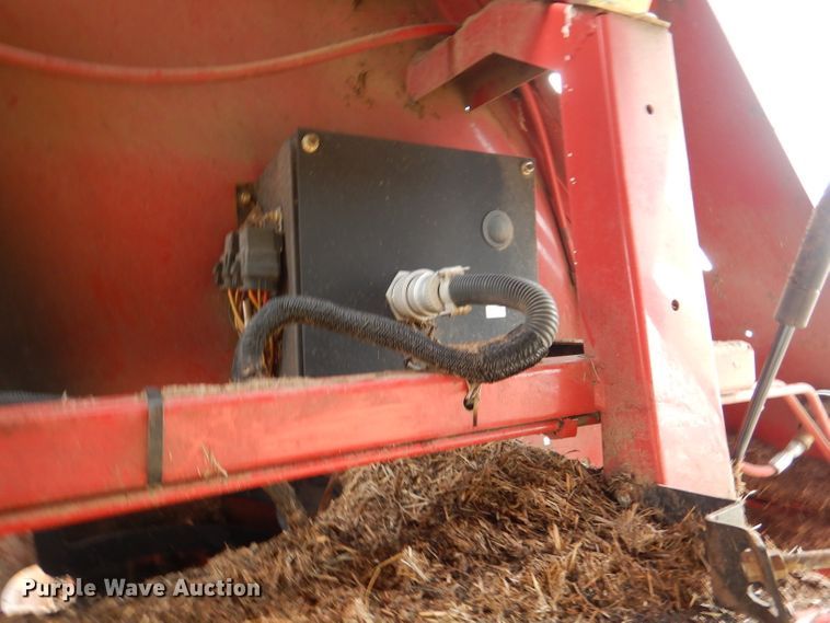 image for item DN5245 2012 New Holland BR7090 Specialty Crop  round baler