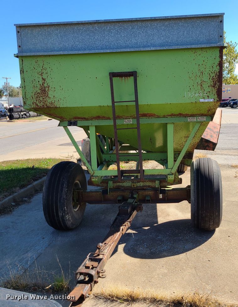 image for item EZ9183 Parker 1480  gravity wagon