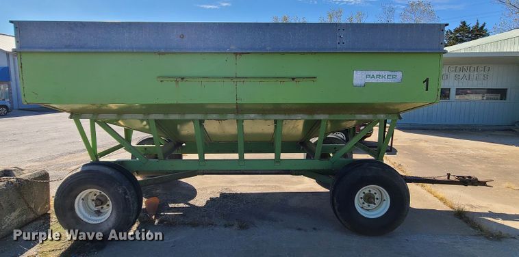 image for item EZ9183 Parker 1480  gravity wagon