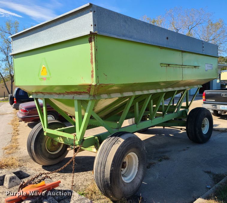 image for item EZ9183 Parker 1480  gravity wagon