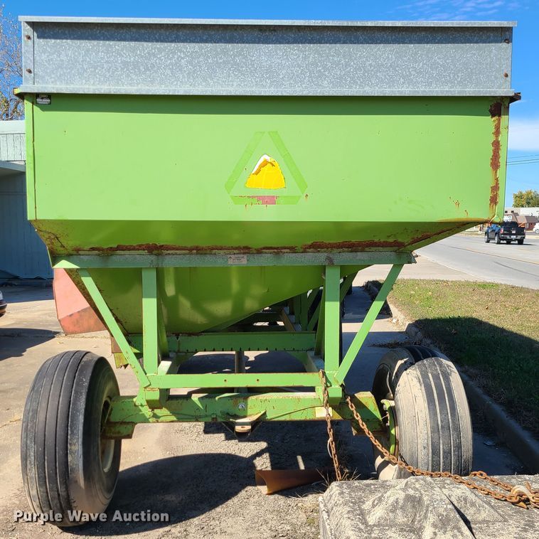 image for item EZ9183 Parker 1480  gravity wagon