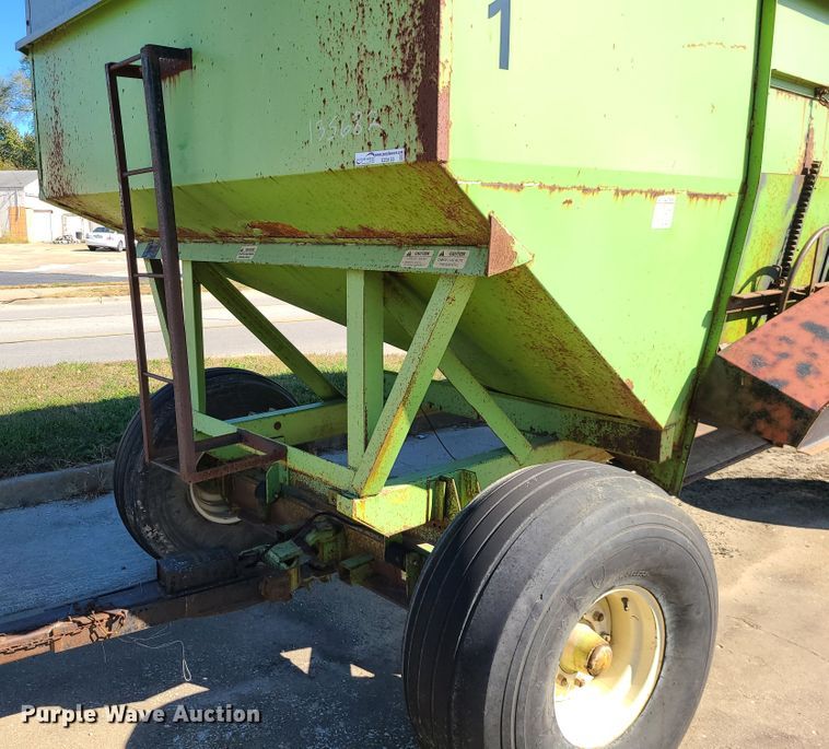 image for item EZ9183 Parker 1480  gravity wagon