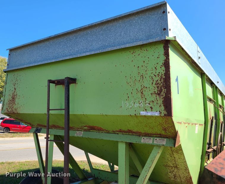 image for item EZ9183 Parker 1480  gravity wagon