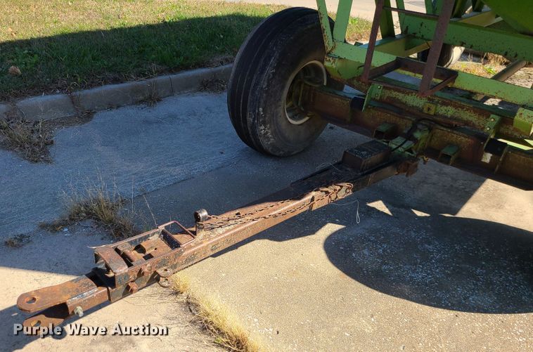 image for item EZ9183 Parker 1480  gravity wagon