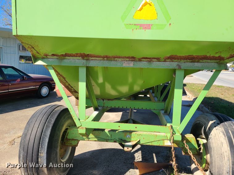 image for item EZ9183 Parker 1480  gravity wagon