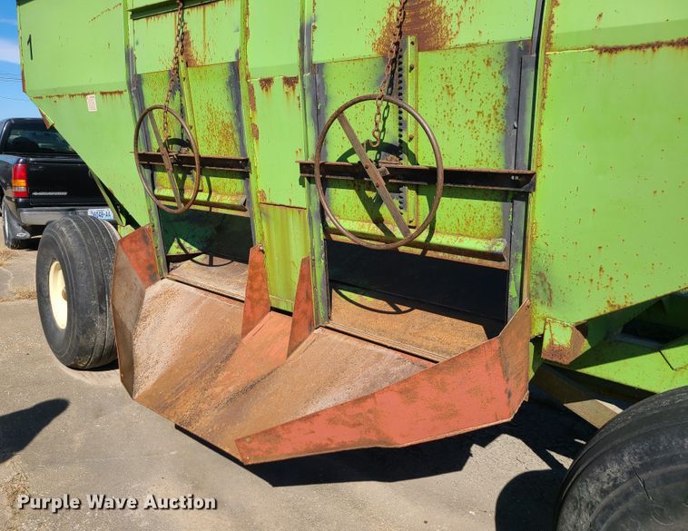 image for item EZ9183 Parker 1480  gravity wagon