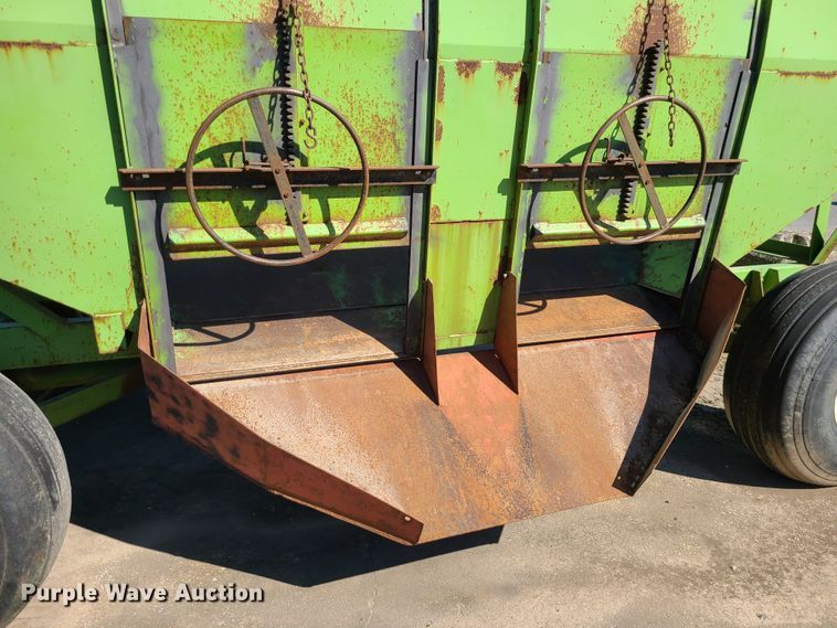 image for item EZ9183 Parker 1480  gravity wagon