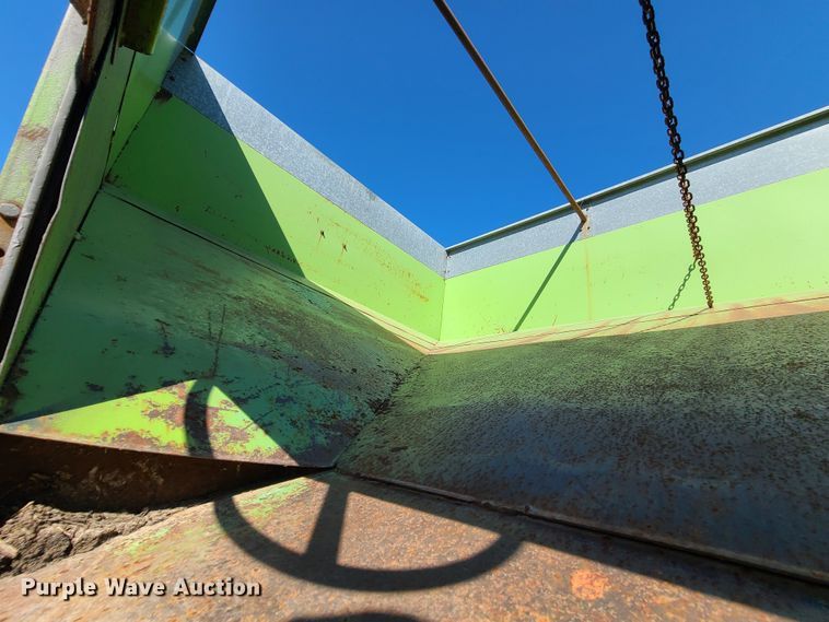 image for item EZ9183 Parker 1480  gravity wagon