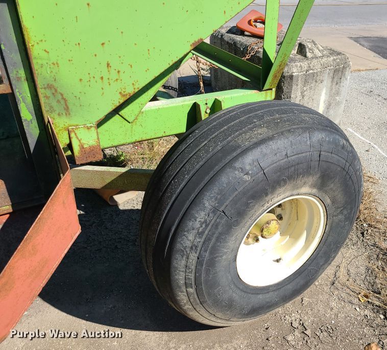 image for item EZ9183 Parker 1480  gravity wagon