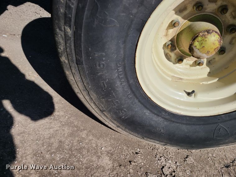 image for item EZ9183 Parker 1480  gravity wagon