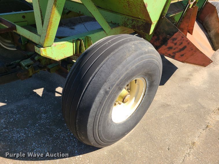 image for item EZ9183 Parker 1480  gravity wagon