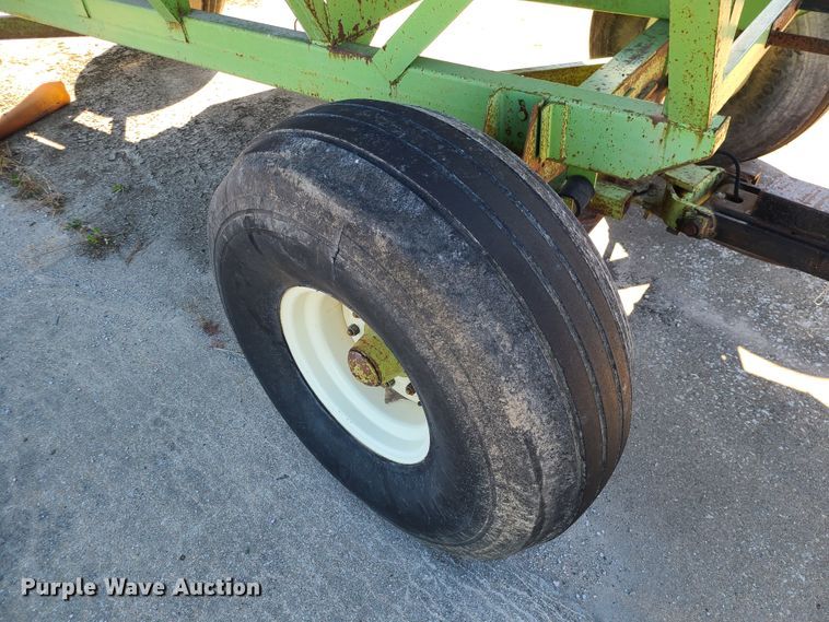 image for item EZ9183 Parker 1480  gravity wagon