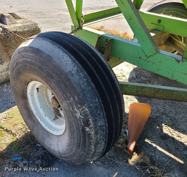 image for item EZ9183 Parker 1480  gravity wagon