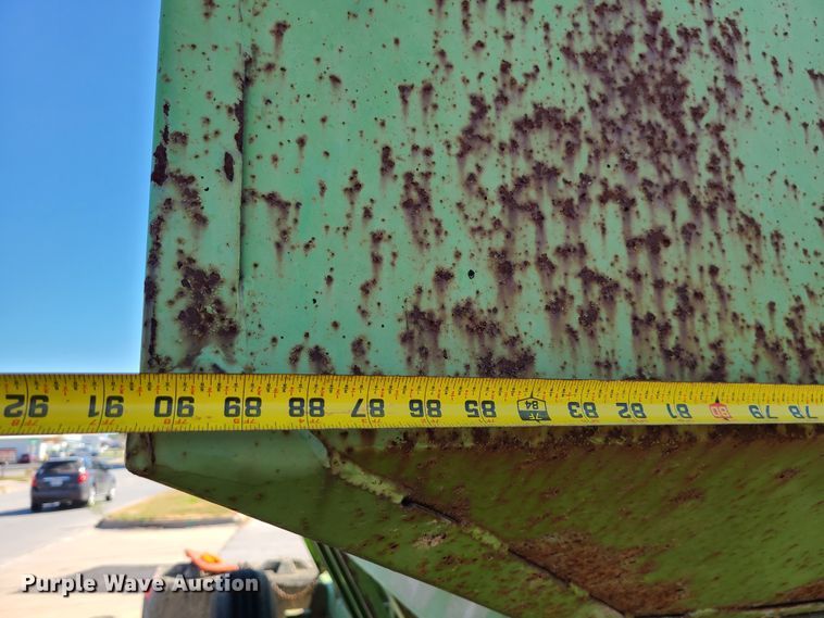 image for item EZ9183 Parker 1480  gravity wagon