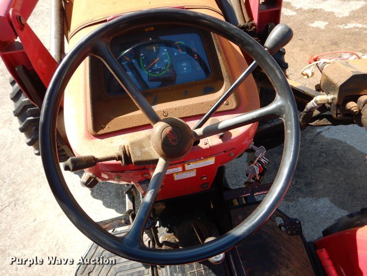 image for item IR9221 2015 Mahindra 4550  MFWD tractor