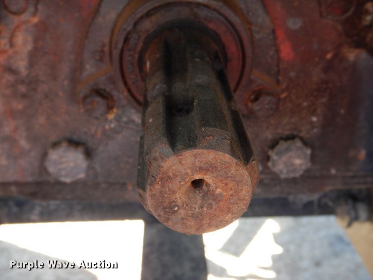 image for item IR9221 2015 Mahindra 4550  MFWD tractor