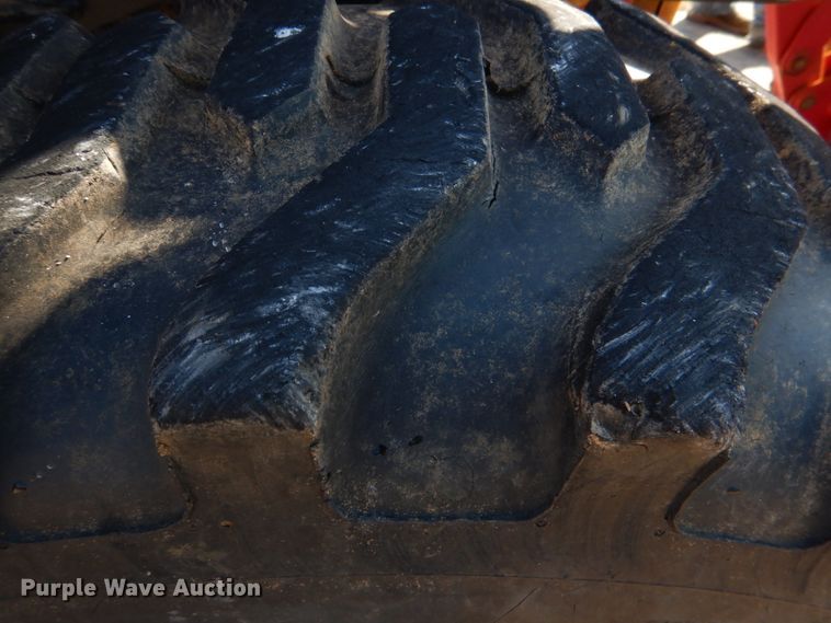 image for item IR9221 2015 Mahindra 4550  MFWD tractor