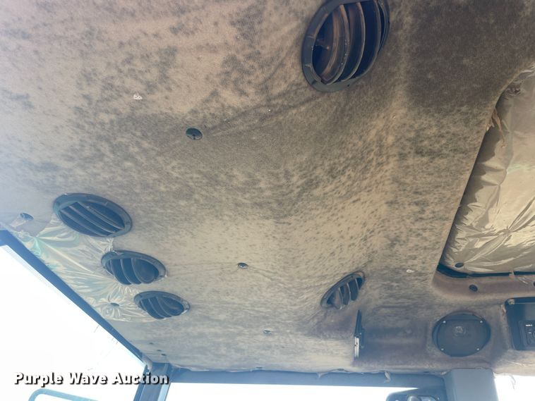 image for item JQ9434 2009 Montana 4340C  tractor