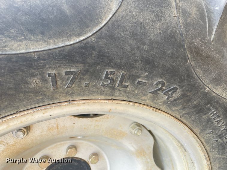 image for item JQ9434 2009 Montana 4340C  tractor