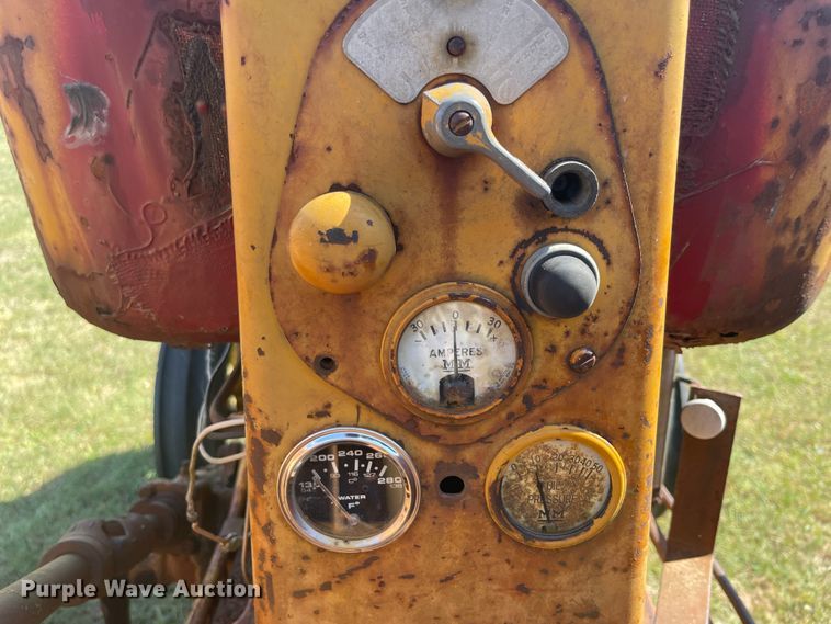 image for item JQ9459 Minneapolis Moline GB  tractor