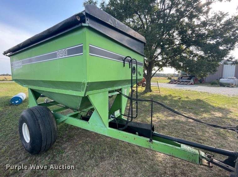 image for item JQ9506 Parker 250  grain cart