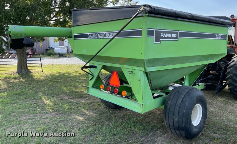 image for item JQ9506 Parker 250  grain cart