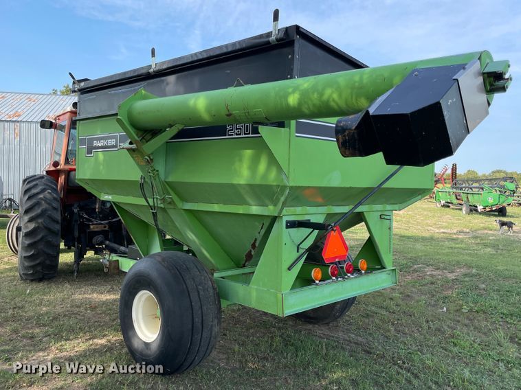 image for item JQ9506 Parker 250  grain cart