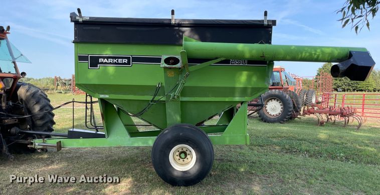 image for item JQ9506 Parker 250  grain cart