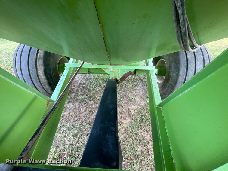 image for item JQ9506 Parker 250  grain cart