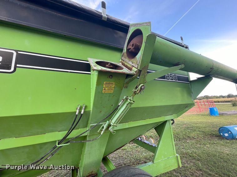 image for item JQ9506 Parker 250  grain cart