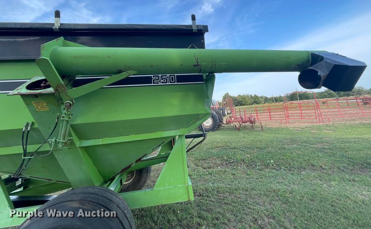 image for item JQ9506 Parker 250  grain cart