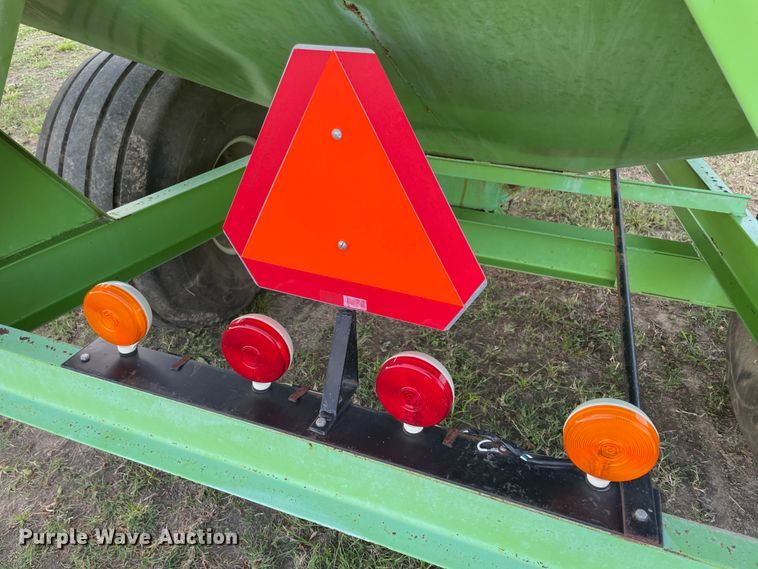 image for item JQ9506 Parker 250  grain cart